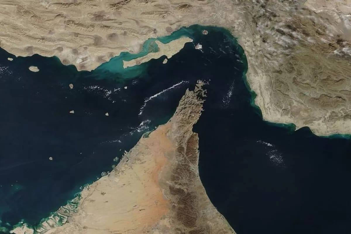 Trump Threatens to Close the Strait of Hormuz, Iran Fires Back: No Port Will Be Safe